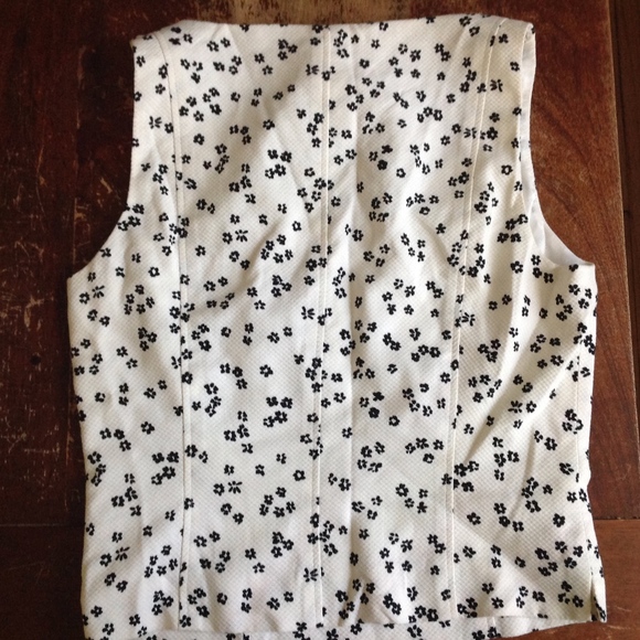 Vintage NWT J. Crew Floral Pique V-Neck Top White Black Sleeveless - Sz 8 - Picture 5 of 6